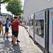 W centrum Berlina kluczowe zdarzenia z historii Polski znalazły się na dużych fotografiach (z opisam