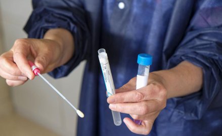 Koronawirus: mniej szpitali jednoimiennych, lekarz pierwszego kontaktu zleci test na Covid-19