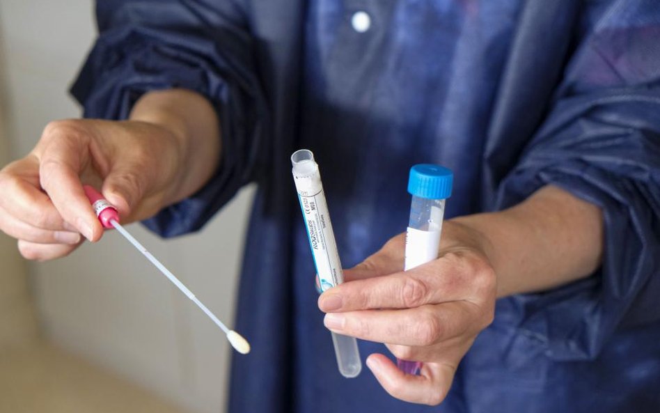Koronawirus: mniej szpitali jednoimiennych, lekarz pierwszego kontaktu zleci test na Covid-19