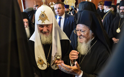 Patriarchowie Cyryl I (z lewej) i Bartłomiej I w Stambule