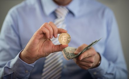 Chciał zarobić na kryptowalutach. W dwa tygodnie stracił 113 tys. zł