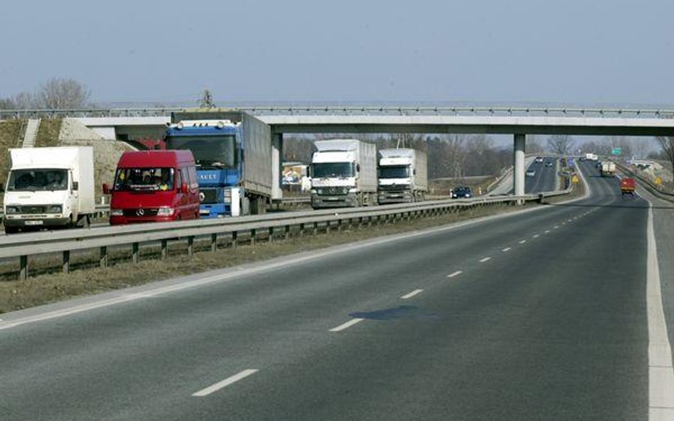 Projekt dyrektywy w sprawie opłat drogowych przyjęty