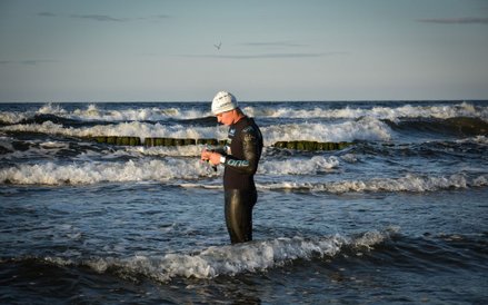 Każdy przepłynięty kilometr przez Sebastiana Karasia oznaczał więcej środków na leczenie dwójki dzie