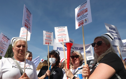 Pielęgniarki ogłosiły strajk - "Patrzymy posłom na ręce"