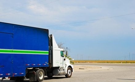 Środowisko firm transportowych nie przestaje narzekać na elektroniczny system poboru opłat (viaTOLL)
