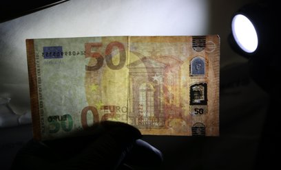 Fałszywe banknoty o wartości 360 mln euro miały zalać rynek