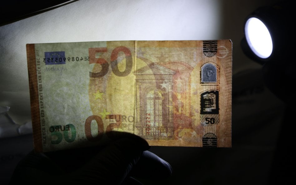 Fałszywe banknoty o wartości 360 mln euro miały zalać rynek