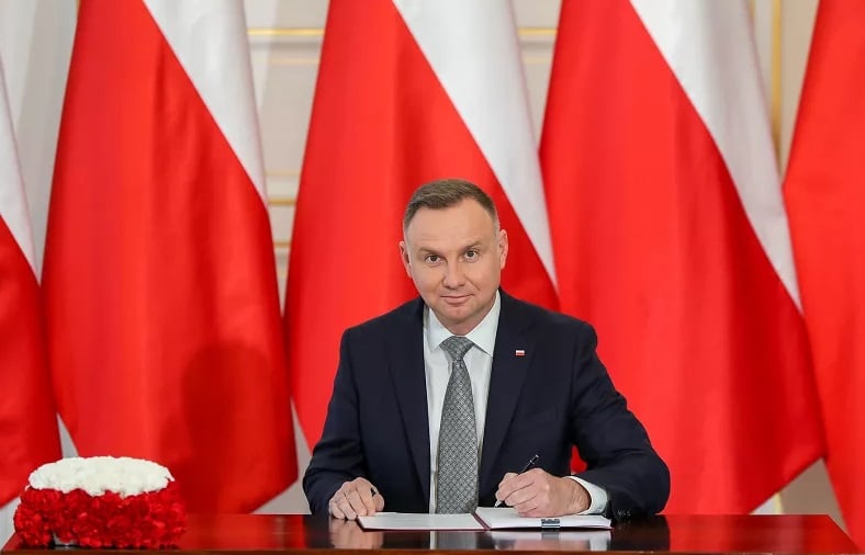 Andrzej Duda Podpisał Ustawę. Banki Będą Zwracały Dodatkowe Opłaty W ...