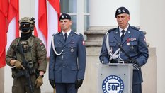 Zawieszony szef SOP gen. Radosław Jaworski (przy mównicy)