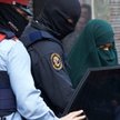 Aresztowana 19-latka w eskorcie policji