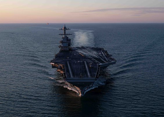 Powrót lotniskowca USS Gerald R. Ford (CVN-78) do bazy w Norfolk po 326-dniowym rejsie, 16 maja 2026