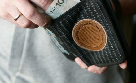 Polacy oszczędzają na początku i końcu roku