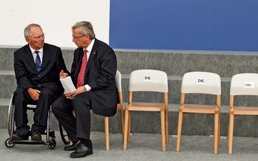 Wolfganga Schaueble’a i Jeana-Claude’a Junckera, ministrów finansów Niemiec i Luksemburga (od prawej
