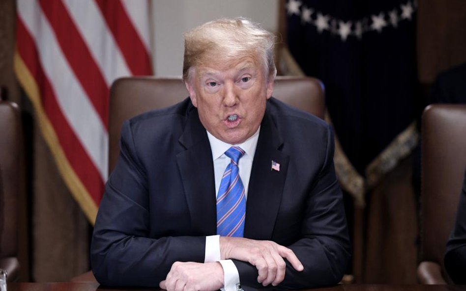 Trump grozi karnymi cłami na cały import z Chin