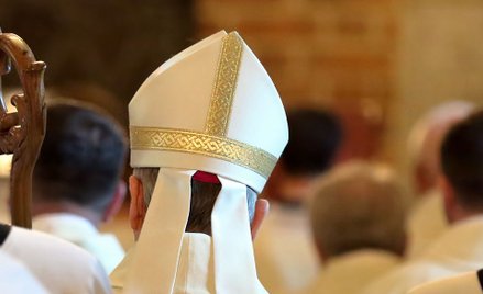 Duchowny wysoki rangą i wzrostem