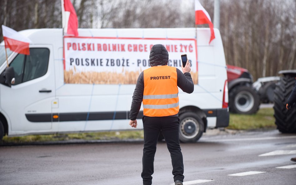 Polscy rolnicy bronią się przed nieuczciwą konkurencją firm zarabiających na ukraińskim zbożu