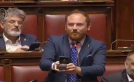 Włochy: Poseł oświadczył się w czasie posiedzenia parlamentu