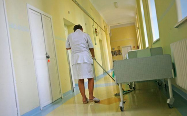 Szpital nie może zmuszać pacjentów do sprzątania i pobierać opłat za zaświadczenia