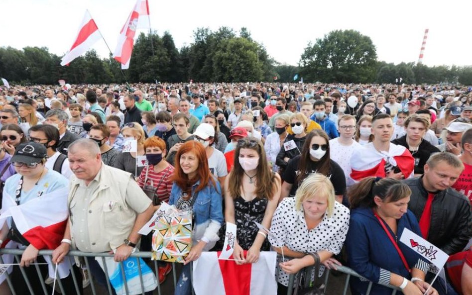 Wiec wyborczy Swiatłany Cichanouskiej w Mińsku