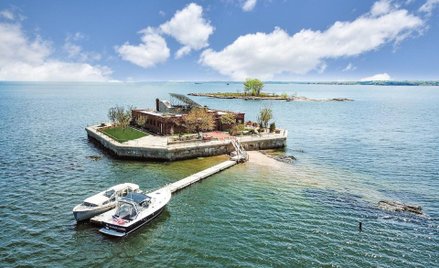 Samowystarczalny dom na skalistej wyspie na sprzedaż