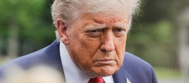 Donald Trump napisał w mediach społecznościowych, że „wszyscy powinni natychmiast ewakuować się z Te