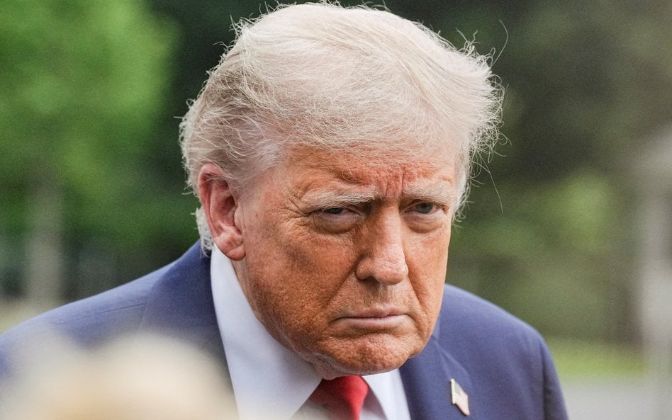 Donald Trump napisał w mediach społecznościowych, że „wszyscy powinni natychmiast ewakuować się z Te