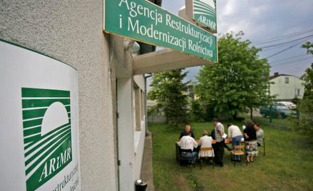 Wadliwe przepisy uniemożliwiają urzędnikom odbieranie rent