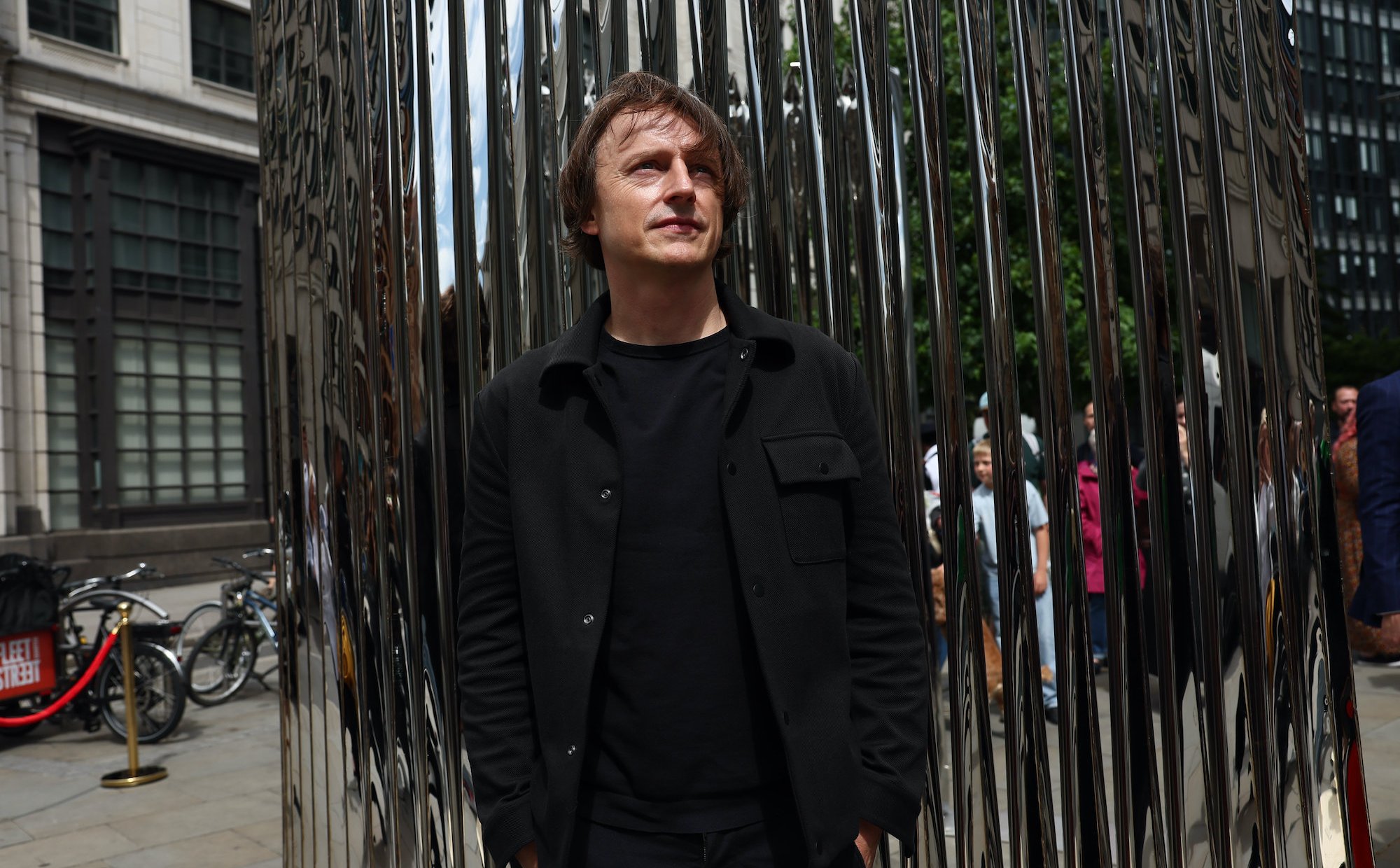 Instalacja Oskara Zięty w centrum Londynu. Powstała ze stali i powietrza