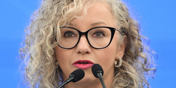 Rząd przyjął projekt ustawy o statusie osoby najbliższej w związku. Co zawiera?