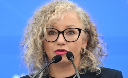 Sekretarz stanu w KPRM Katarzyna Kotula podczas konferencji prasowej po posiedzeniu Rady Ministrów, 