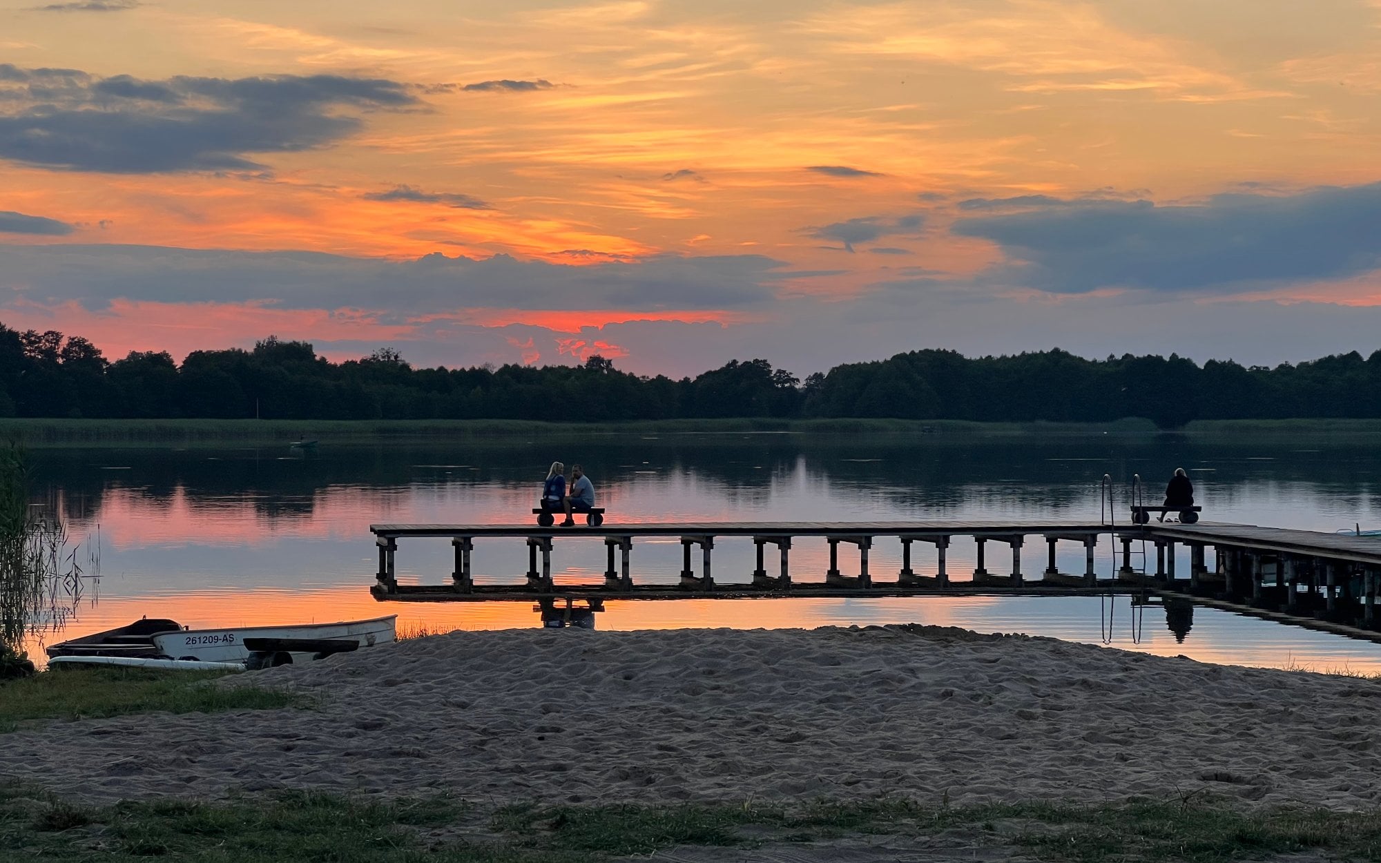 Działki nad jeziorami i nad morzem coraz droższe. Eksperci ostrzegają kupujących