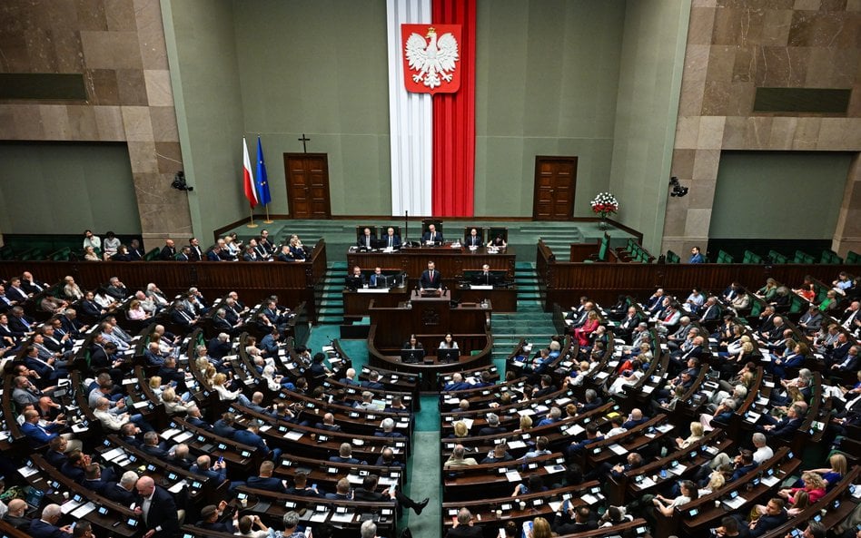 Na kogo głosowaliby Polacy, gdyby największe ugrupowania wystartowały w wyborach jako dwa szerokie b