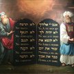 Mojżesz i Aaron z Dekalogiem. Obraz Arona de Chaveza z ok. 1674 r. Domena publiczna