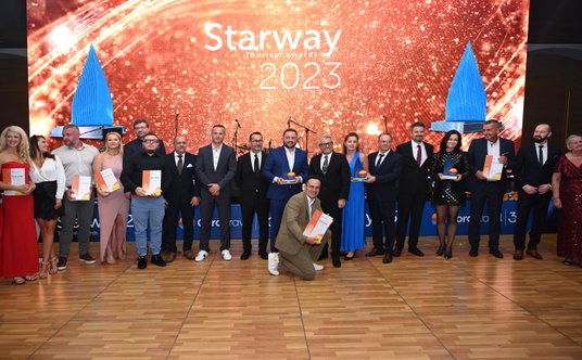 Wręczano nagrody najlepszym sprzedawcom w czterech kategoriach