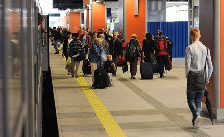 UTK: statystycznie w 2016 r. każdy Polak prawie osiem razy jechał pociągiem