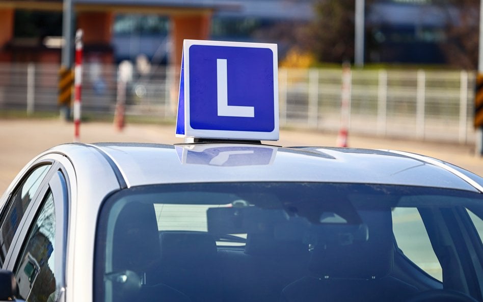 Egzaminator seryjnie oblewał zdających na prawo jazdy na wadliwym zakazie ruchu. Sąd rozstrzygnął