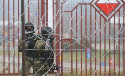 "Kur**, wysiadaj, bo cię wysadzę". MON: Nie zgadzamy się, że żołnierze byli agresywni