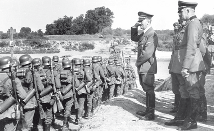 Wojska niemieckie podczas przeprawy przez Wisłę w okolicach Chełmna. Przeprawę obserwuje Adolf Hitle