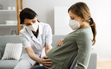 Covid-19 w czasie ciąży. Płeć dziecka wpływa na reakcję immunologiczną