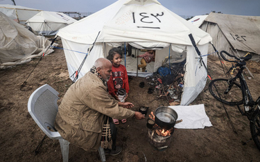 Obóz dla wysiedleńców w Rafah w południowej Strefie Gazy