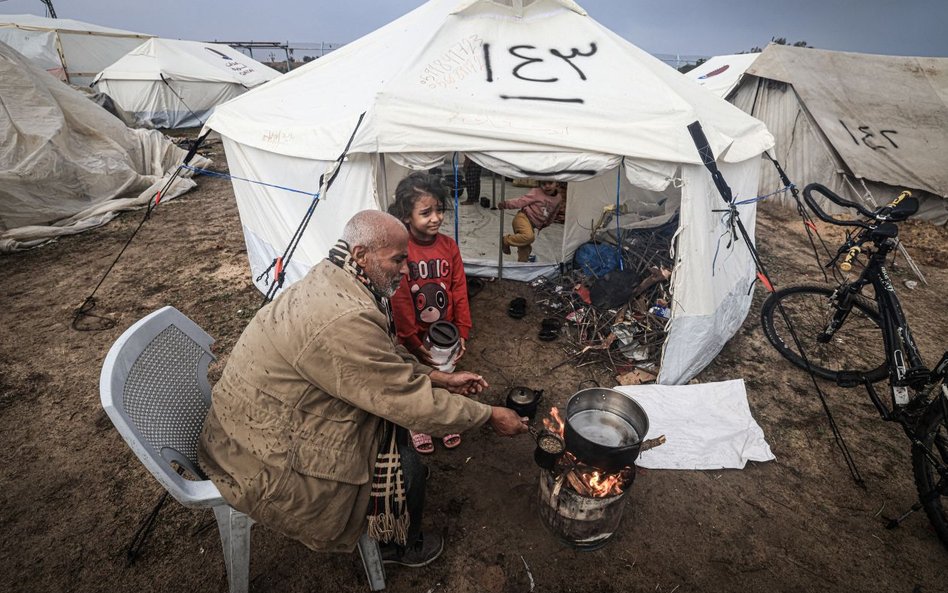 Obóz dla wysiedleńców w Rafah w południowej Strefie Gazy