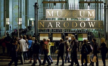 Takie kolejki mogą ustawić się tylko w Noc Muzeów i do ciekawych ekspozycji czasowych