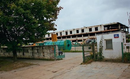 Ziemię na Woli odebrano czytelnikowi, bo miały się na niej rozbudowywać państwowe zakłady. Te jednak