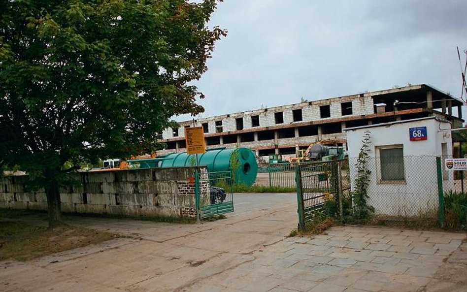 Ziemię na Woli odebrano czytelnikowi, bo miały się na niej rozbudowywać państwowe zakłady. Te jednak