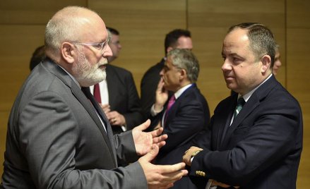 Frans Timmermans i Konrad Szymański