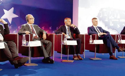 O barierach inwestycyjnych rozmawiali (od lewej) Witold Kołodziejski, wiceminister cyfryzacji, Yao W