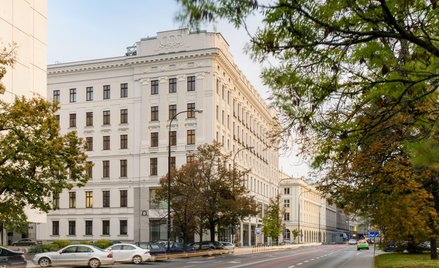 Prawnicy zostają w kamienicy Małachowski Square