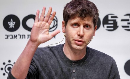 Sam Altman, dzięki wsparciu inwestorów i pracowników, wygrał spór z zarządem i wrócił na fotel preze