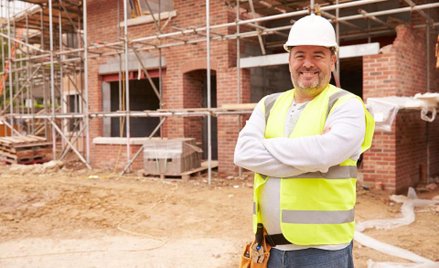 Kiedy rozliczać VAT od usług budowlanych objętych odwrotnym obciążeniem