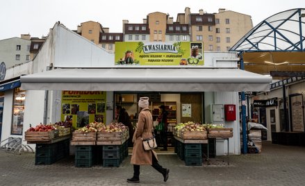 Sklep ze świeżymi owocami i warzywami w Warszawie